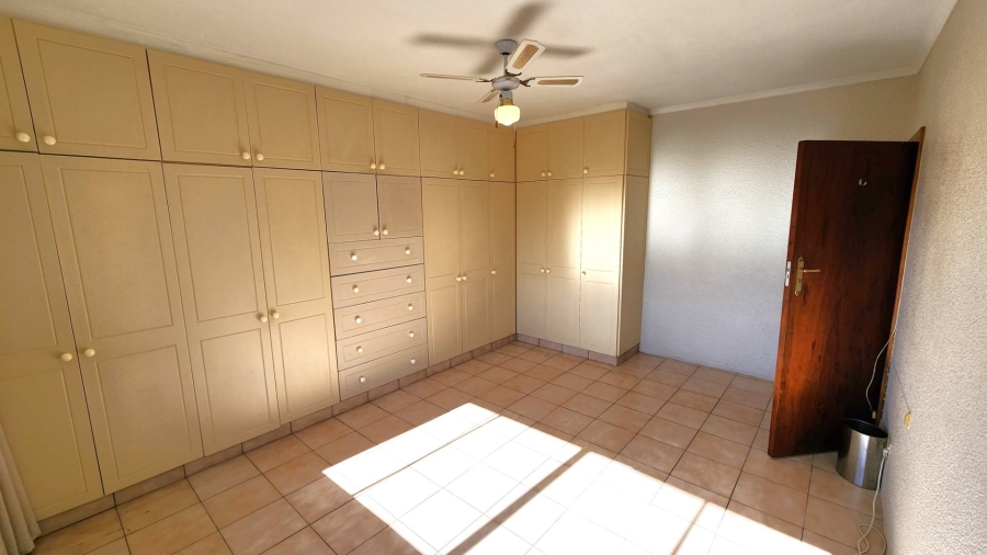 3 Bedroom Property for Sale in Vredehoek Western Cape